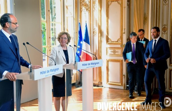 Présentation des ordonnances à Matignon