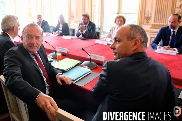 Présentation des ordonnances à Matignon