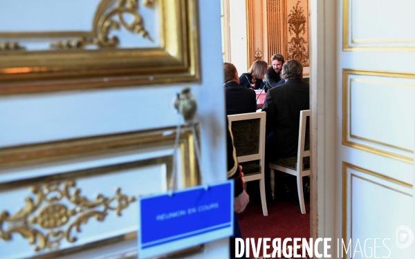 Présentation des ordonnances à Matignon