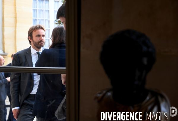 Présentation des ordonnances à Matignon