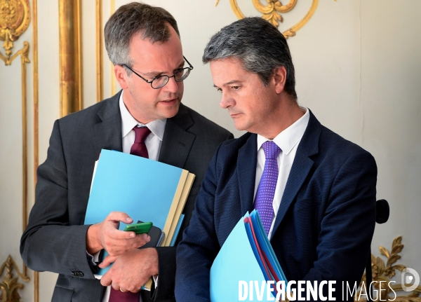 Présentation des ordonnances à Matignon