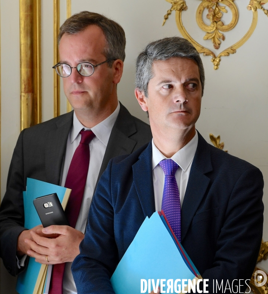 Présentation des ordonnances à Matignon