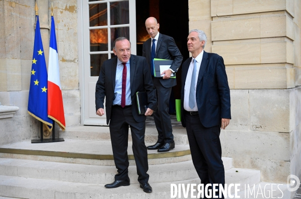 Présentation des ordonnances à Matignon