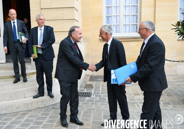 Présentation des ordonnances à Matignon