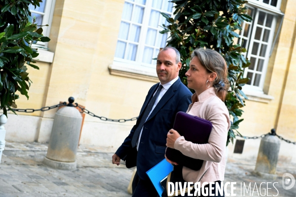 Présentation des ordonnances à Matignon