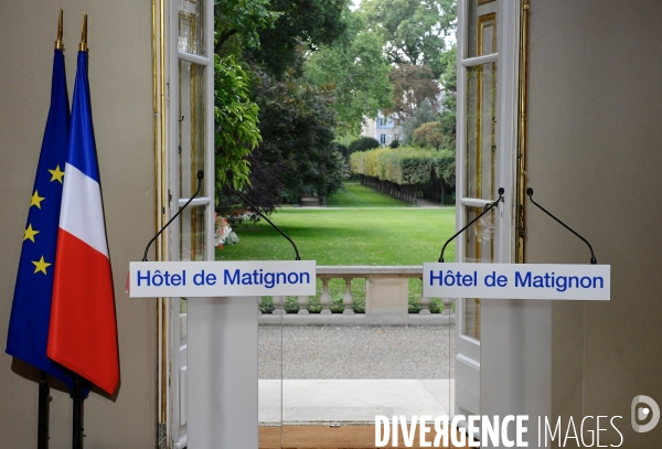 Présentation des ordonnances à Matignon