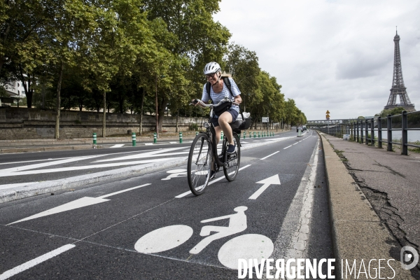 La circulation en vélo à Paris facilitée par la construction de nombreuses pistes cyclables.