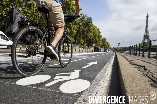 La circulation en vélo à Paris facilitée par la construction de nombreuses pistes cyclables.