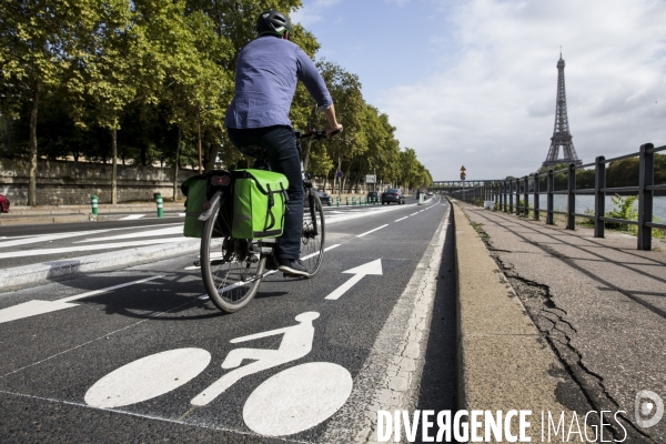 La circulation en vélo à Paris facilitée par la construction de nombreuses pistes cyclables.