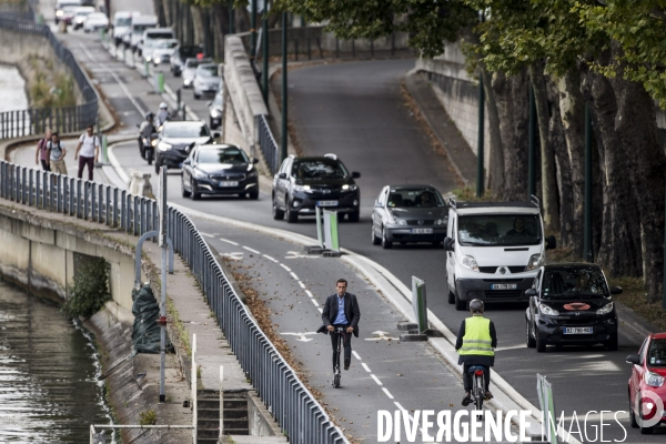 La circulation en vélo à Paris facilitée par la construction de nombreuses pistes cyclables.