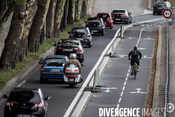 La circulation en vélo à Paris facilitée par la construction de nombreuses pistes cyclables.