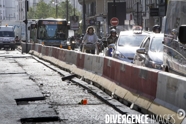 La circulation en vélo à Paris facilitée par la construction de nombreuses pistes cyclables.