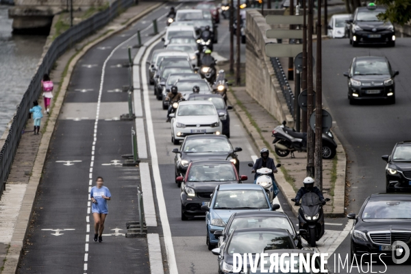 La circulation en vélo à Paris facilitée par la construction de nombreuses pistes cyclables.