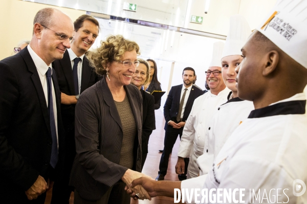 Muriel PENICAUD et Jean-Michel BLANQUER visitent un lycée hôtelier à Paris