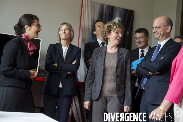 Muriel PENICAUD et Jean-Michel BLANQUER visitent un lycée hôtelier à Paris