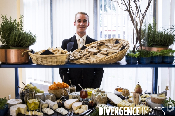 Les élèves du lycée professionnel hôtelier Guillaume TIREL à Paris.