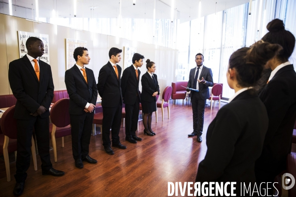 Les élèves du lycée professionnel hôtelier Guillaume TIREL à Paris.