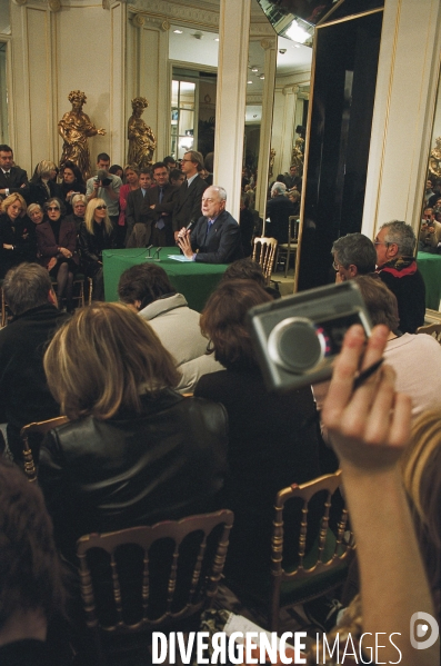 Préparation du dernier défilé d Yves Saint Laurent Haute Couture