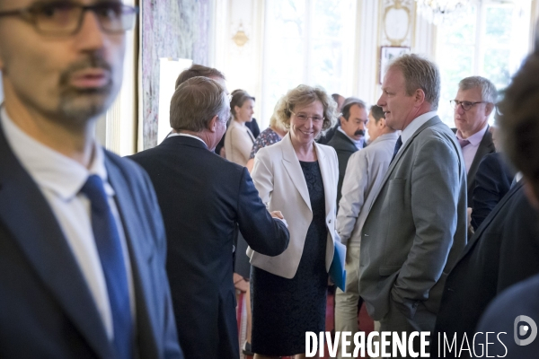 Le gouvernement présente le contenu des ordonnances sur la réforme du droit du travail aux organisations syndicales