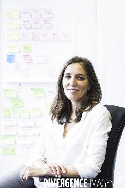 Laure LUCCHESI, directrice d ETALAB dans son bureau.