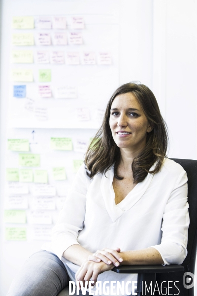 Laure LUCCHESI, directrice d ETALAB dans son bureau.