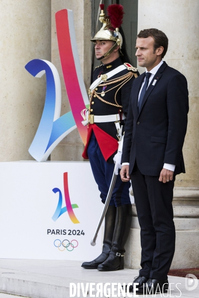 Les acteurs victorieux de la candidature de Paris aux Jeux Olympiques 2024 reçus à l Elysée.