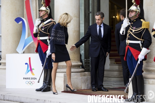 Les acteurs victorieux de la candidature de Paris aux Jeux Olympiques 2024 reçus à l Elysée.