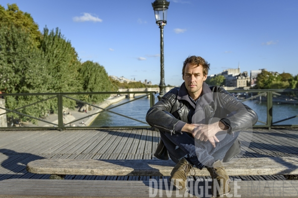 Emmanuel Noblet sur le Pont des Arts à Paris