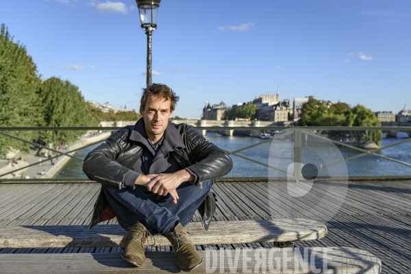 Emmanuel Noblet sur le Pont des Arts à Paris