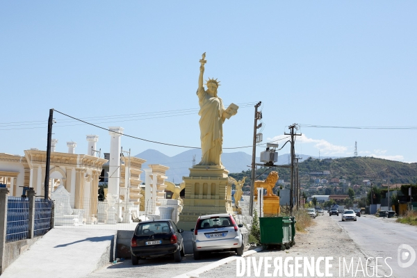 Sur la route de Durres ( Albanie )