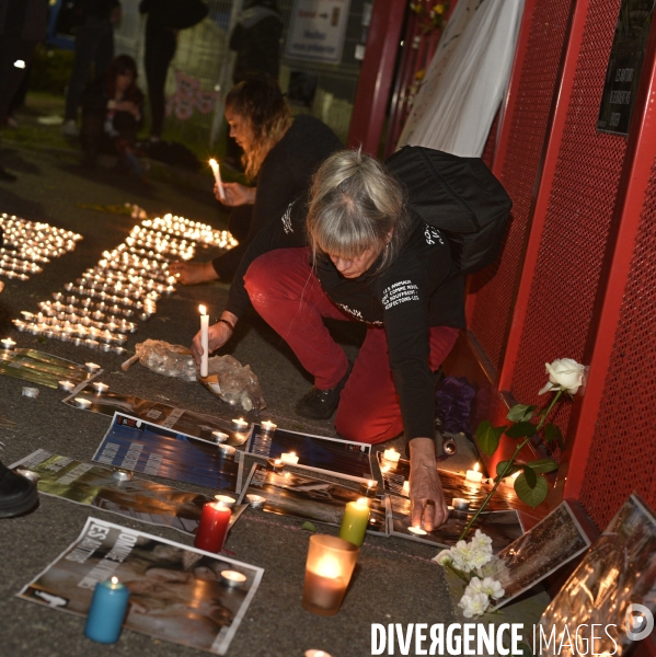 Nuit Debout devant l abattoir Guy Harang à Houdan. No slaughterhouses.