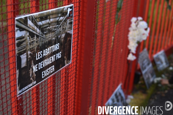 Nuit Debout devant l abattoir Guy Harang à Houdan. No slaughterhouses.