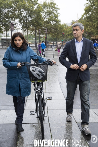 Anne HIDALGO, la maire de Paris en Vélo.