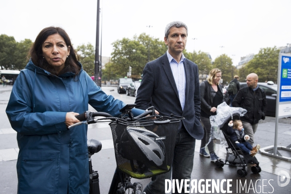 Anne HIDALGO, la maire de Paris en Vélo.