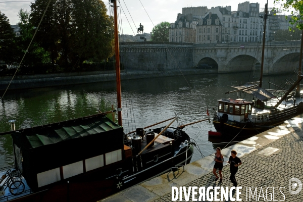 Paris. Illustration.Jogging sur les quais de Seine