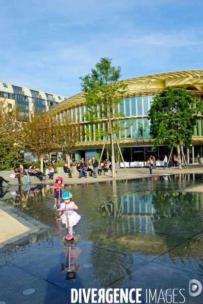 Paris. Illustration.Le forum des halles