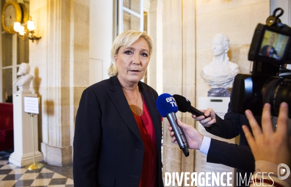 Conférence de presse de Marine LE PEN à l Assemblée Nationale.