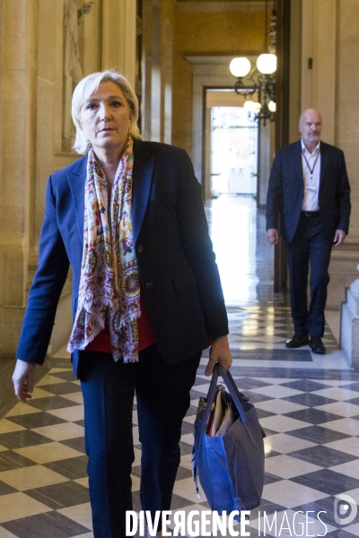 Conférence de presse de Marine LE PEN à l Assemblée Nationale.