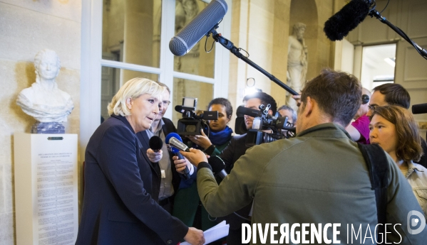 Conférence de presse de Marine LE PEN à l Assemblée Nationale.