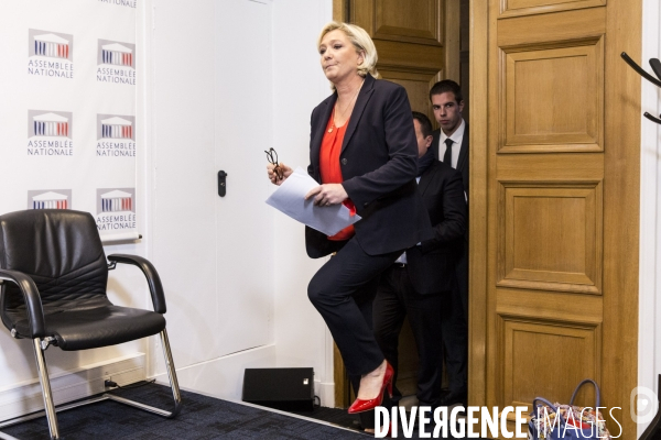 Conférence de presse de Marine LE PEN à l Assemblée Nationale.