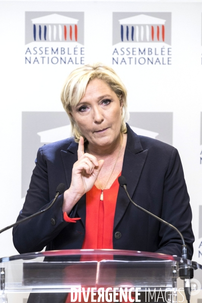 Conférence de presse de Marine LE PEN à l Assemblée Nationale.