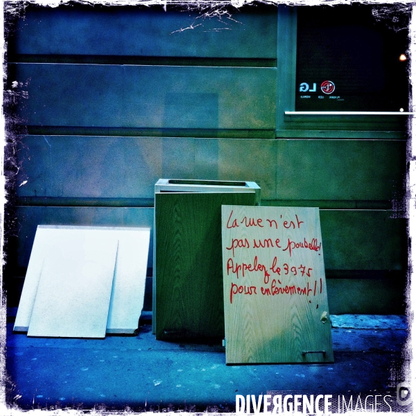 Encombrant sur un trottoir de Paris