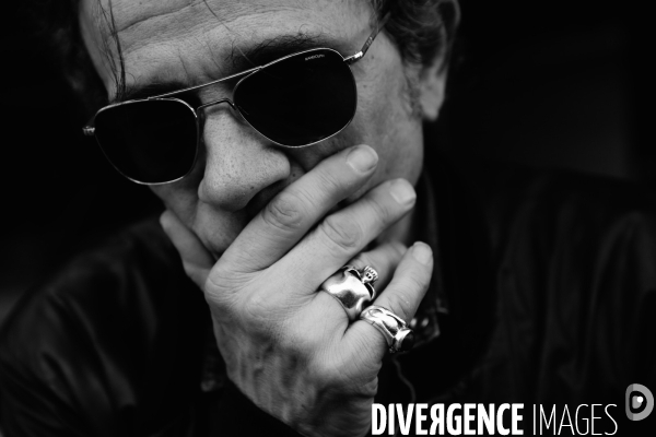 Phillipe manoeuvre chez le disquaire