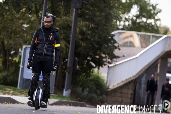 Les parisiens utilisent toutes les alternatives à la voiture pour se déplacer dans la capitale.