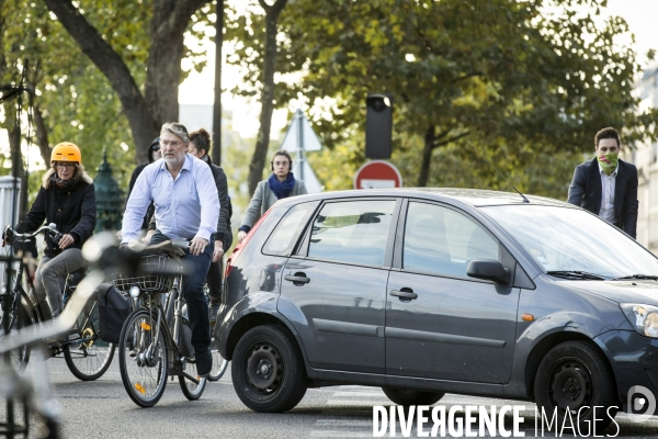 Les parisiens utilisent toutes les alternatives à la voiture pour se déplacer dans la capitale.