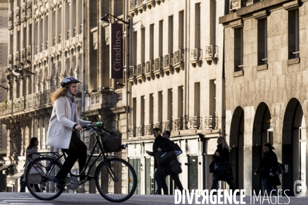 Les parisiens utilisent toutes les alternatives à la voiture pour se déplacer dans la capitale.