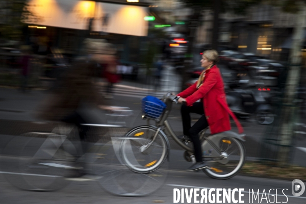 Les parisiens utilisent toutes les alternatives à la voiture pour se déplacer dans la capitale.