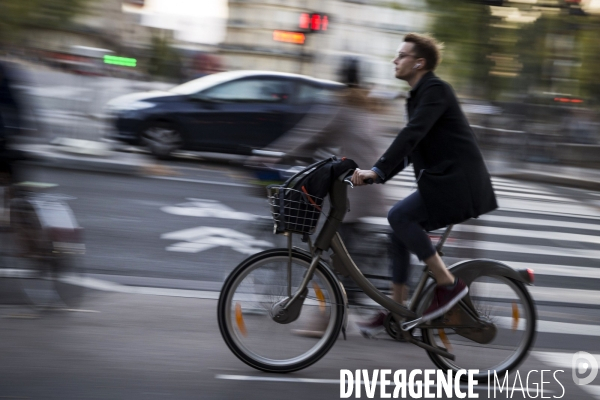 Les parisiens utilisent toutes les alternatives à la voiture pour se déplacer dans la capitale.