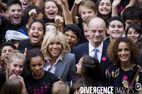 Brigitte MACRON lit le texte de la 14ème dictée d ELA au collège Courteline.