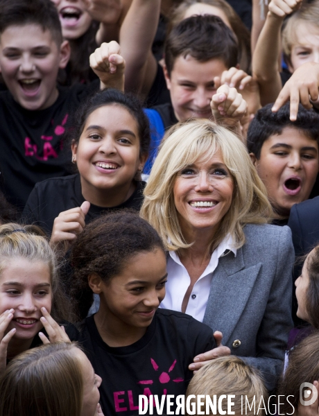 Brigitte MACRON lit le texte de la 14ème dictée d ELA au collège Courteline.